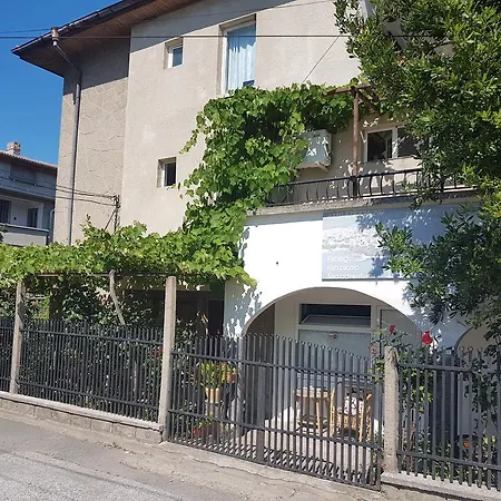 Guest house Veselina *